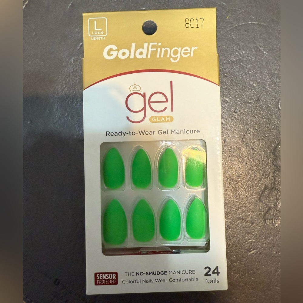 ♥️NEW♥️ Gold finger Nails 3packs.